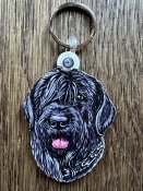 Rysk svart terrier nyckelring/väskhänge av trä