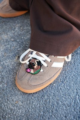 Mops brosch Malicieuse