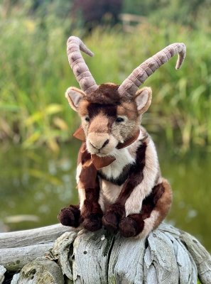 Iberisk stenbock mjukisdjur 37 cm Ramble Charlie Bears