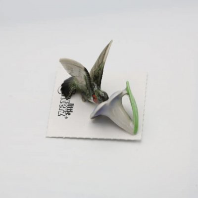 Fågel miniatyr porslinsfigur Ruby Hummingbird On Flower