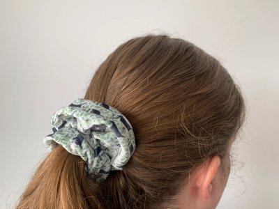 Labrador retriever (svart) scrunchie Samantha Hall