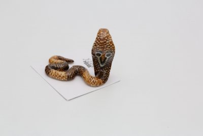 Orm miniatyr porslinsfigur Naja Spectacled Cobra