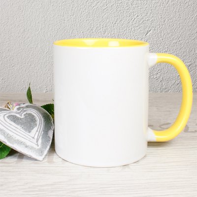 Mugg med färg på insida och handtag olika färger