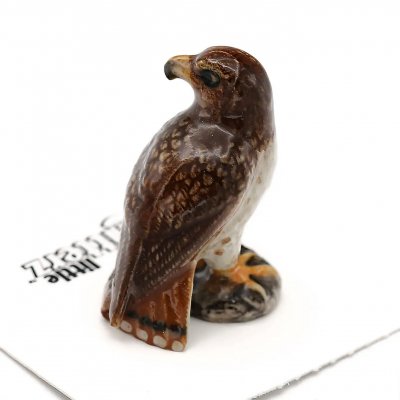 Hök miniatyr porslinsfigur Buteo Red Tail Hawk