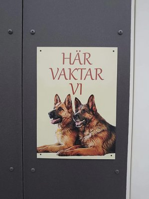 Tysk schäferhund varningsskylt - Här vaktar vi