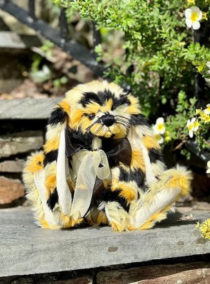 Kanin mjukisdjur 29 cm Bombini Charlie Bears