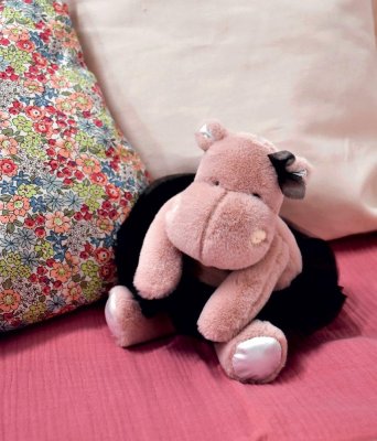Flodhäst mjukisdjur rosa med kjol DouDou