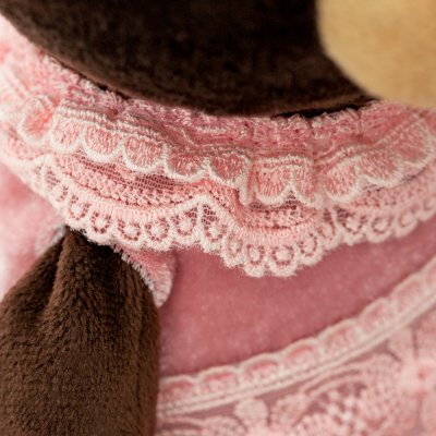 Nallebjörn Milk sitting in a pink velvet dress docka Orange Toys