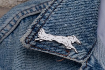 Borzoi emaljpin/brosch olika färger K B