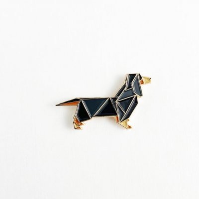 Tax (korthårig) pin av emalj