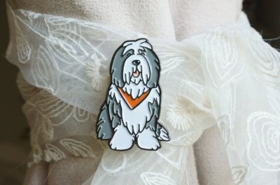 Bearded collie emaljpin Jess