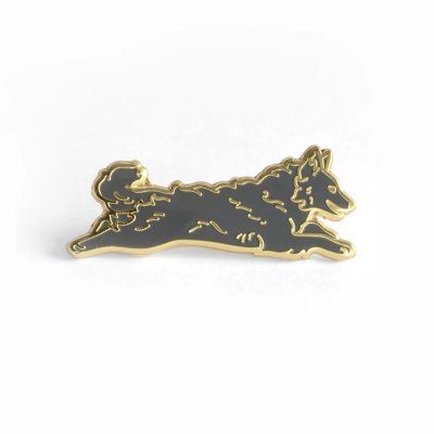 Mudi emaljpin/brosch olika färger K B