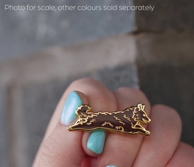 Mudi emaljpin/brosch olika färger K B