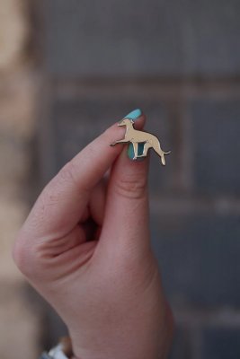 Italiensk vinthund emaljpin/brosch olika färger K B