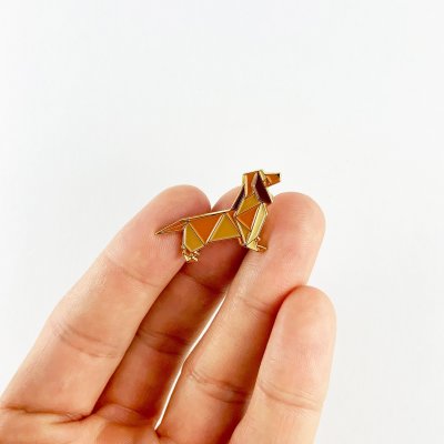 Tax (korthårig) pin av emalj